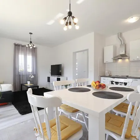 アパート Jerbic *